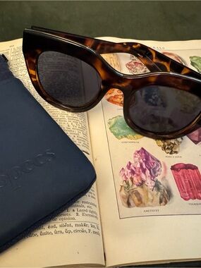 Le Specs Tortoiseshell Cat-Eye Sunglasses - Brown/Black Lenses